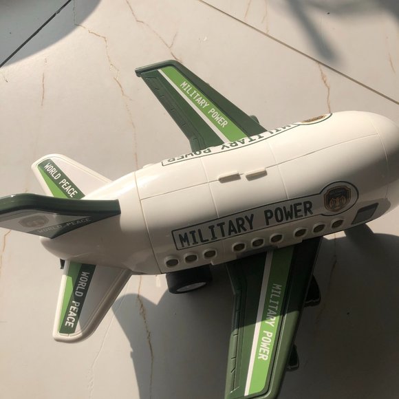 Toy plane - Picture 1 of 3